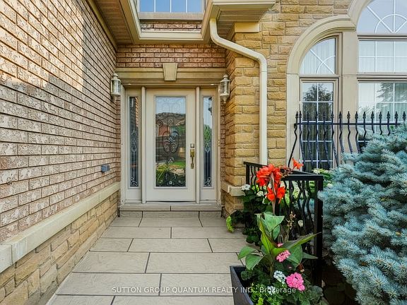 3rd image of 1536 Pinery Cres