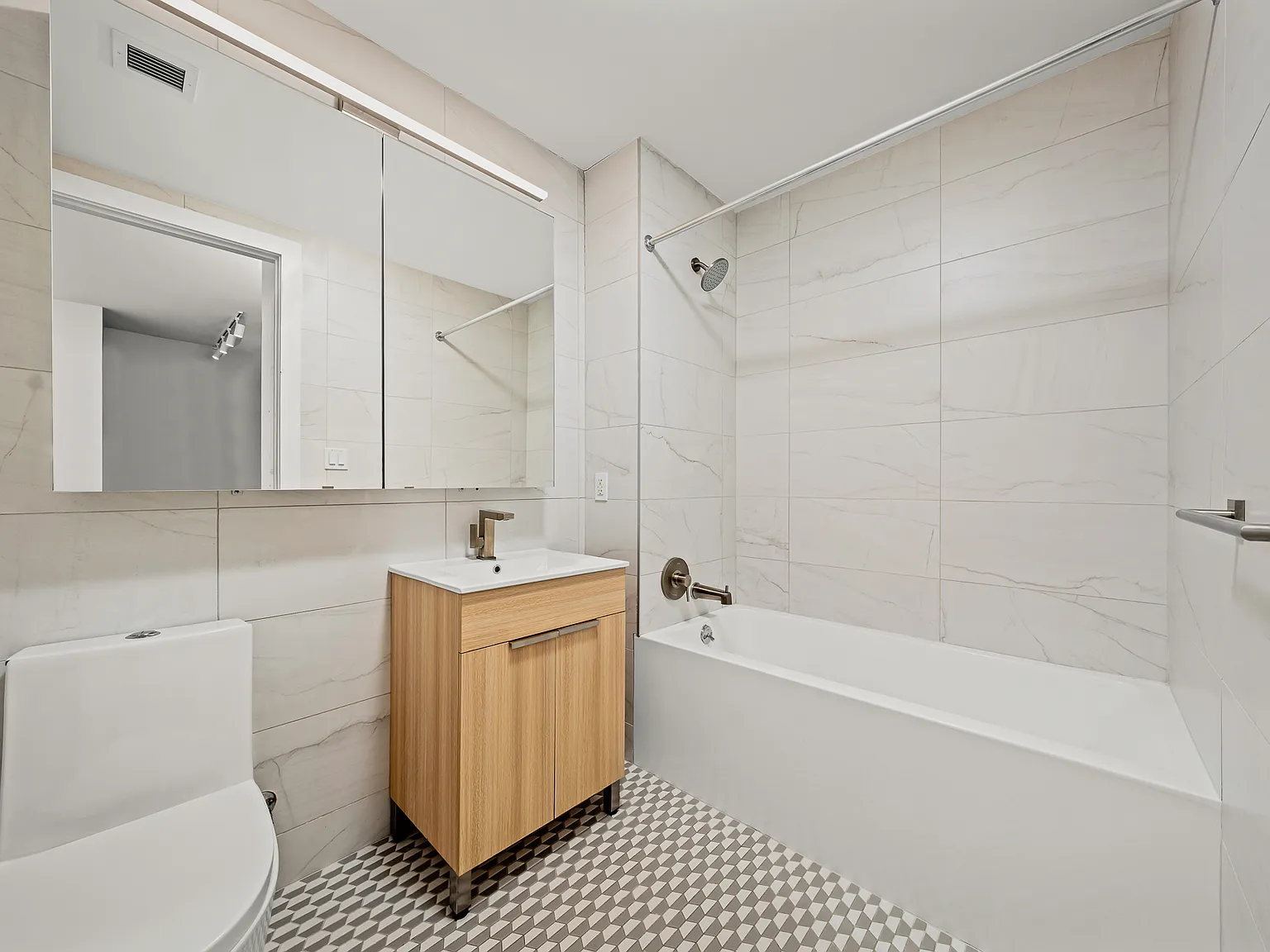 40 Bruckner Boulevard — Photo 4