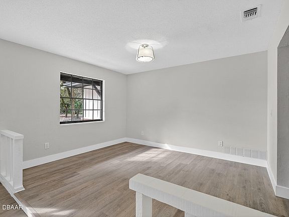 5th image of 310 Country Circle Dr W