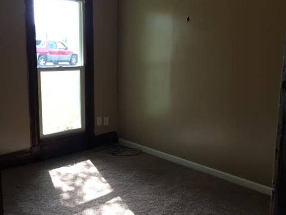 4th image of 10576 Main St
