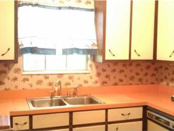 3rd image of 142 Brewer Cir