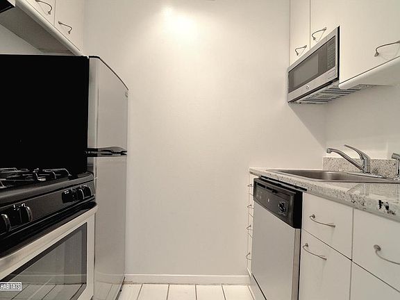 4th image of 393 W 49th St APT 5N