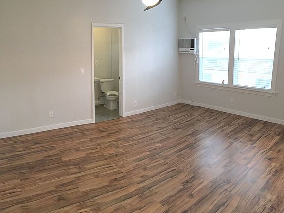 5th image of 4933 Echo St #17