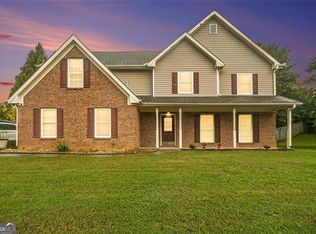 1570 Rose Pointe Dr, Loganville, GA 30052