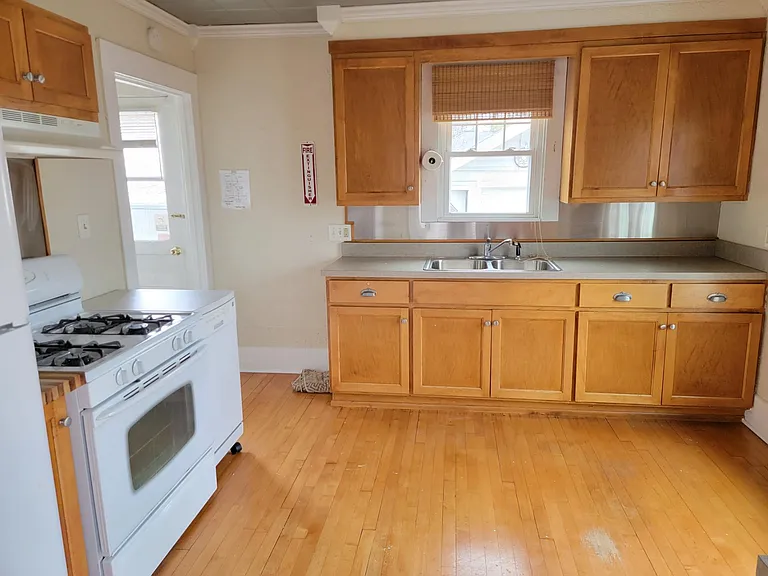 683 Grand St — Photo 14