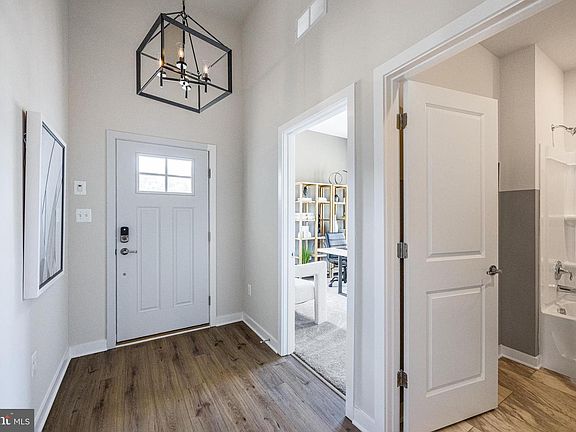 5th image of 215 Carney Ct