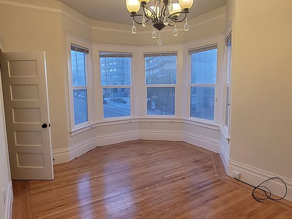 4th image of 3062 Polk St
