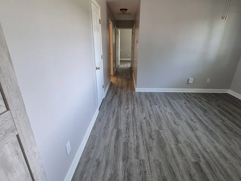 1704 Hawthorne Dr — Photo 4