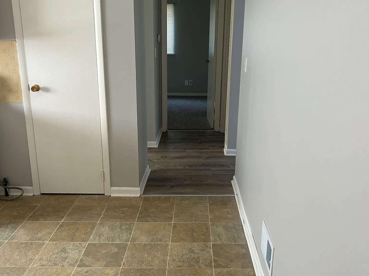 2 bed, 700 sqft, $900 — Photo 3