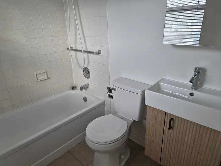 515 W 13th St #2 — Photo 8