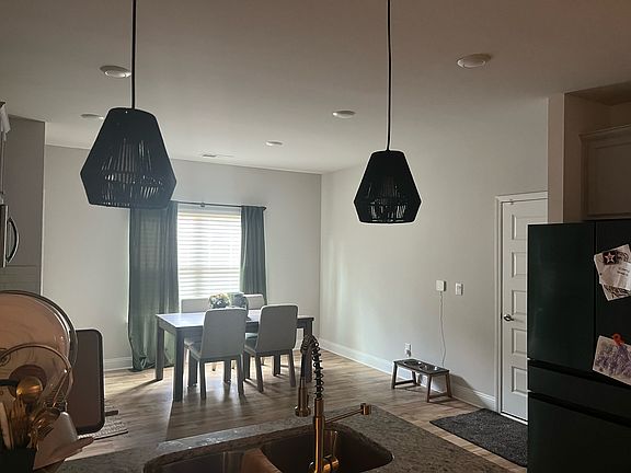 5th image of 3209 Amberwood Dr