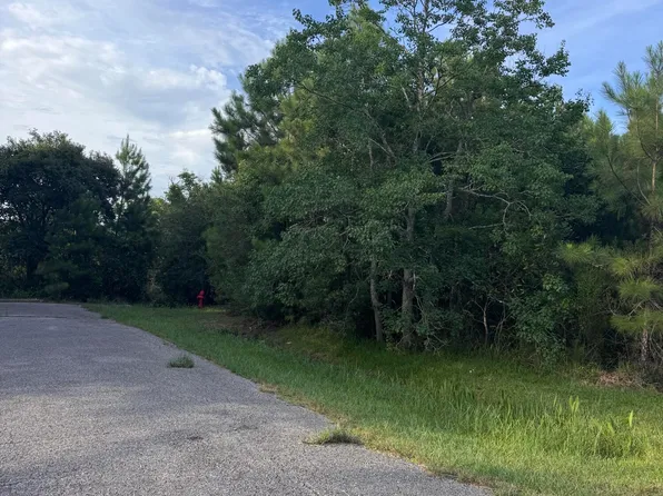 10128 Peachtree Dr, Bay Saint Louis, MS 39520