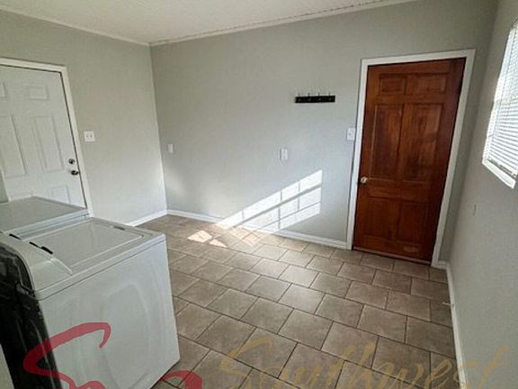 3rd image of 1110 N Neblett St