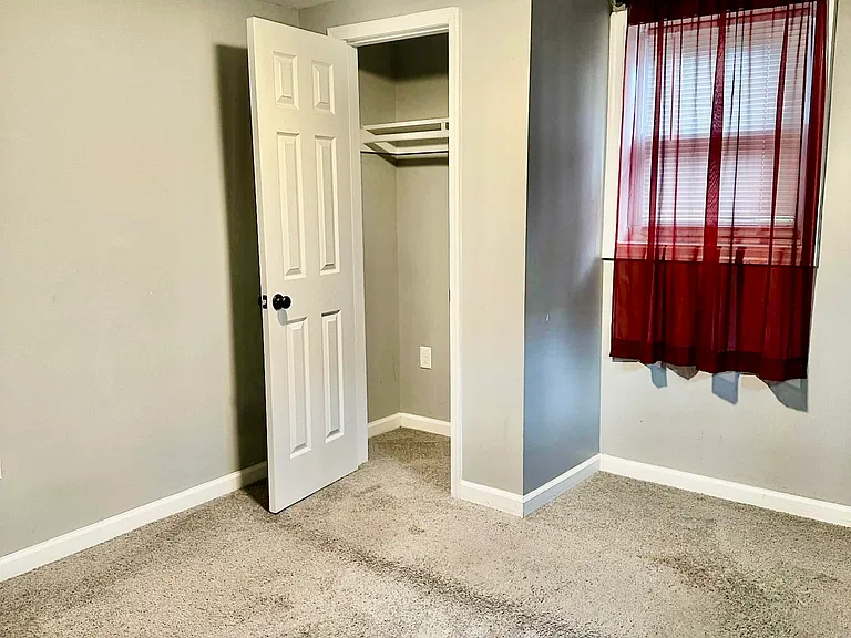 1320 S Dinwiddie St — Photo 4
