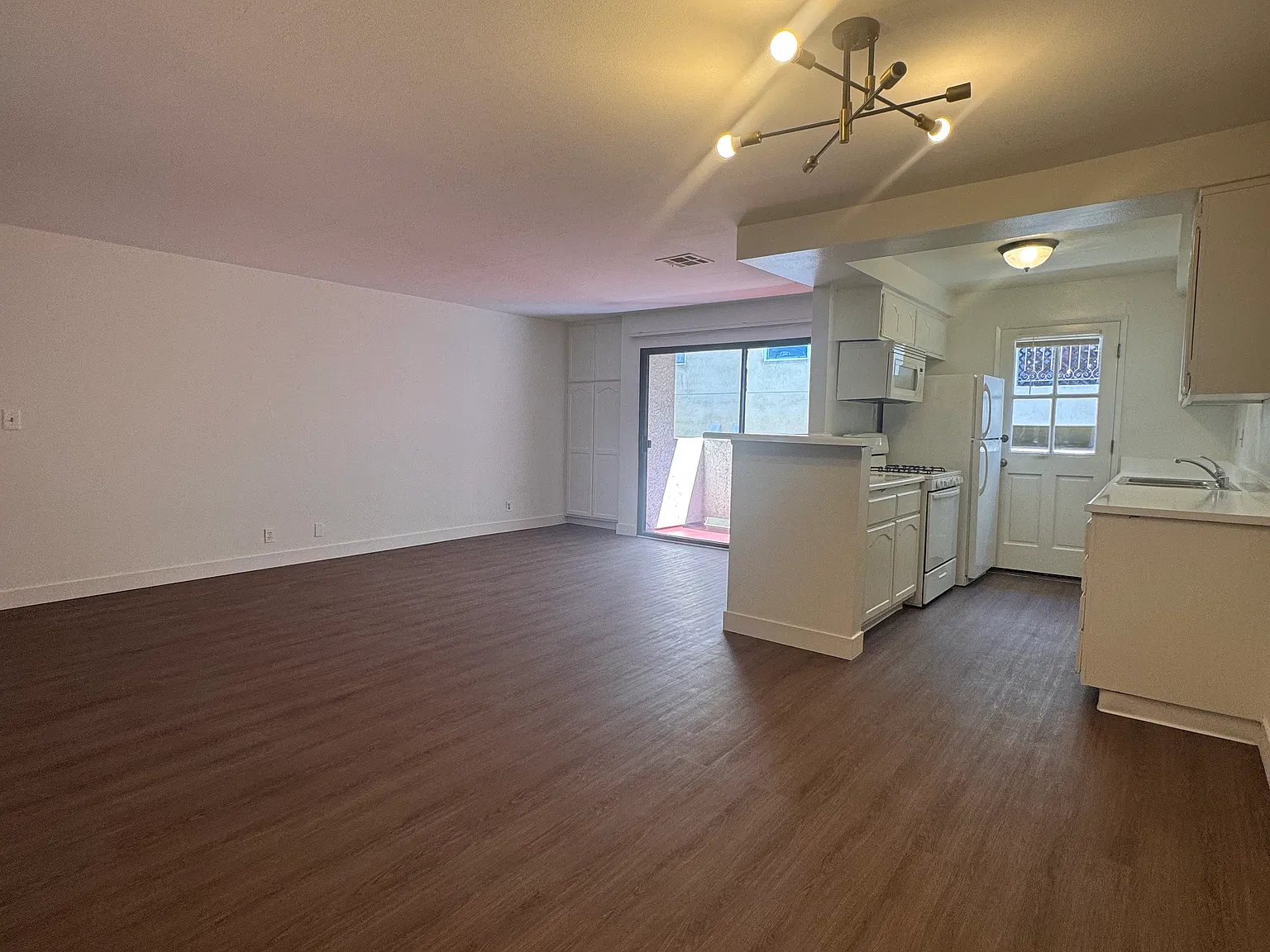 2 bed, 1019 sqft, $2,700 — Photo 4