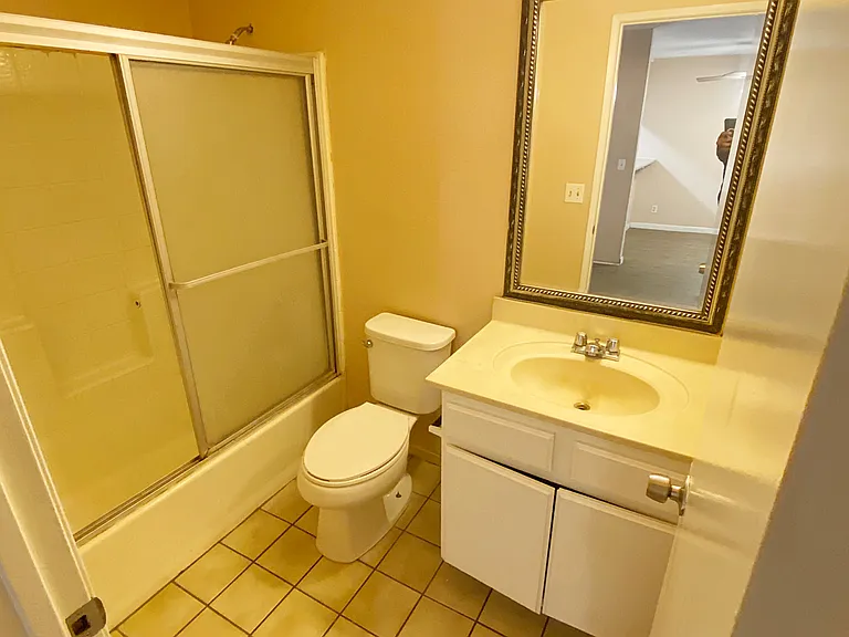 2475 Cedar Ave #D — Photo 7