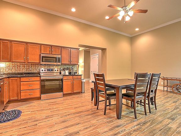 5th image of 300 Golf Trace Dr #B
