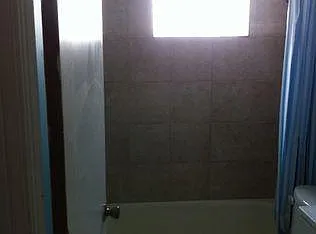 3 bed, 859 sqft, $1,100 — Photo 2