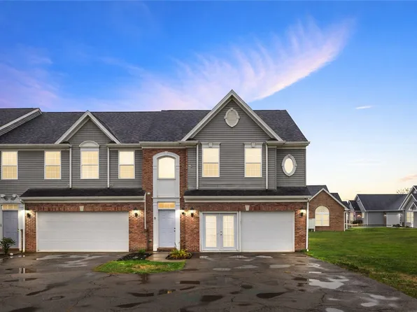 449 Country Club Dr APT 8, Ellwood City, PA 16117