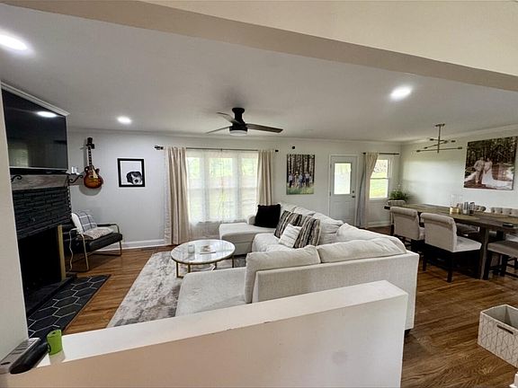 4th image of 429 Whitehall Cir