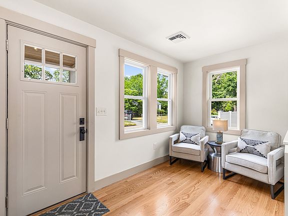 4th image of 210 Promenade St
