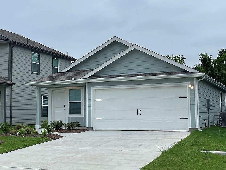 1st image of 555 Bluejack Dr