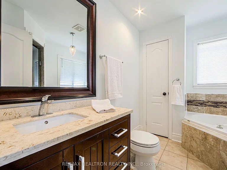 269 Treasure Rd E #UPPER — Photo 26