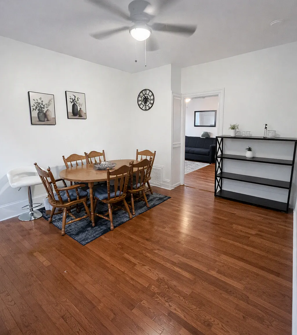 3 bed, 1200 sqft, $2,100 — Photo 3