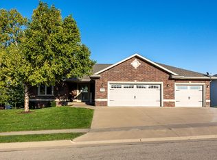 2266 Antler Ridge Dr, Dubuque, IA 52002