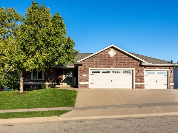 2266 Antler Ridge Dr, Dubuque, IA 52002