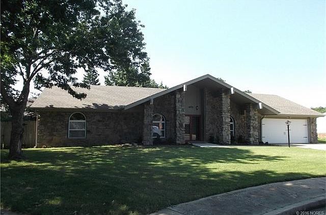 FRONT VIEW LOCATED ON A LARGE CUL DE SAC, PLENTY OF PARKING