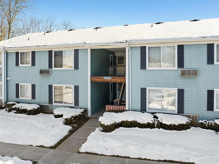 62 Eton Way — Photo 4