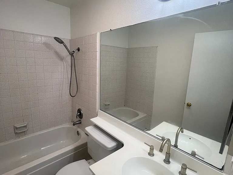 4842 King Cir #B — Photo 18