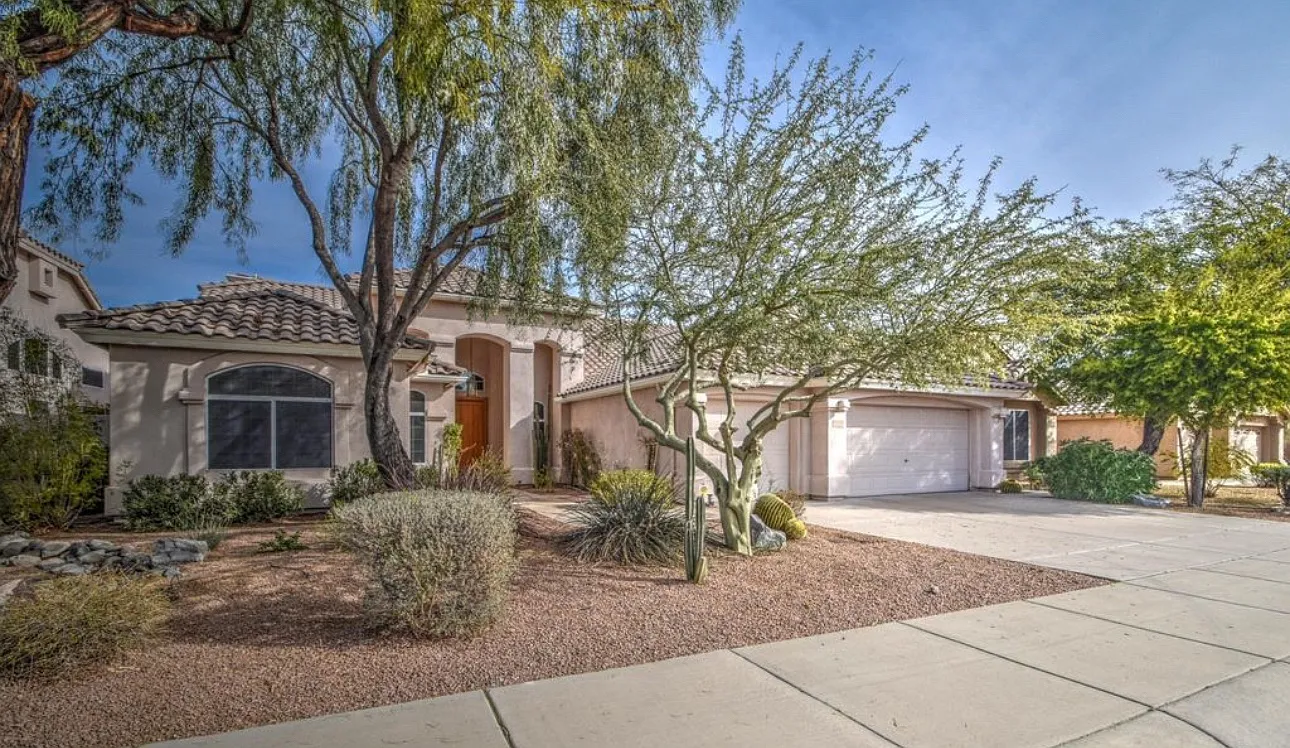 3 bed, 2.5 bath, 2343 sqft, $3,600 — Photo 1