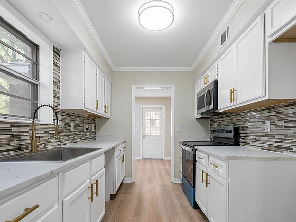5th image of 4245 Arrowood Ave