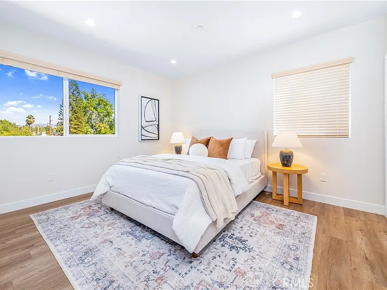 17158 Chatsworth St #4 — Photo 3