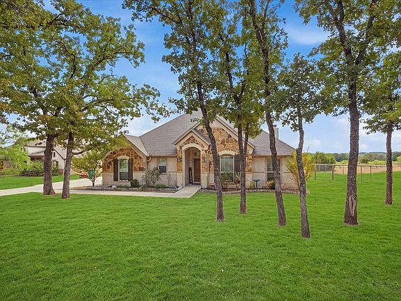 2nd image of 122 Post Oak Way