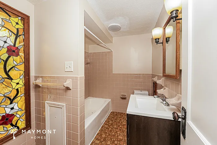 238 Oakgrove St — Photo 17