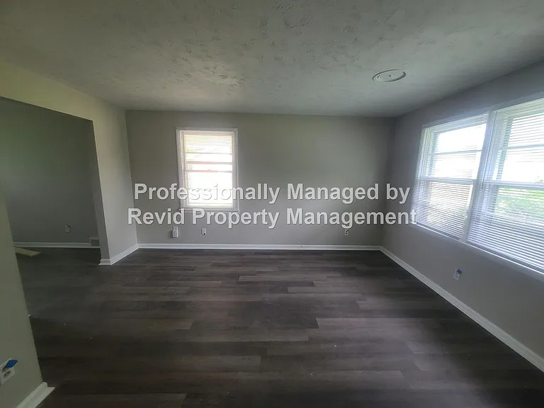 196 Ivan Rd — Photo 4