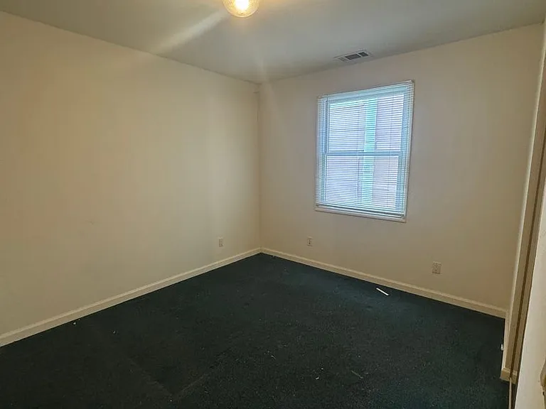 2527 Piedmont Ave #C — Photo 3