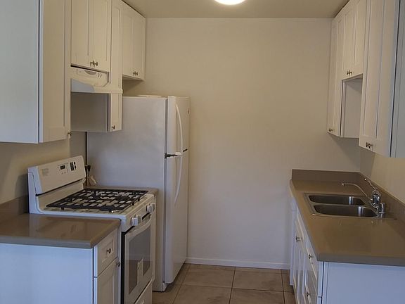 4th image of 4294 Schoolridge Ln APT D