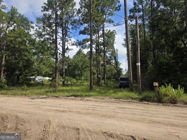 2301 Murphy Rd, Waynesville, GA 31566