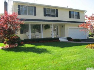 30 Gerek Ave, West Islip, NY 11795