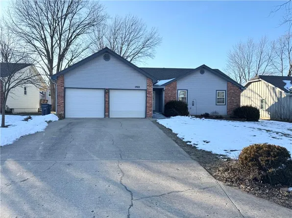 15112 S Blackfeather Dr, Olathe, KS 66062
