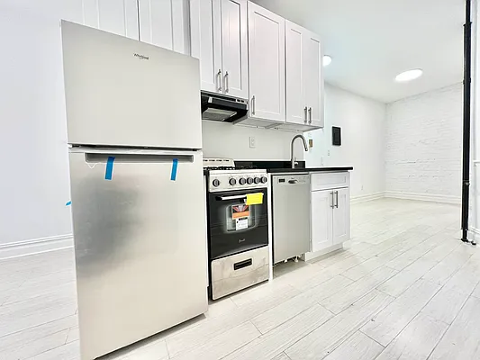 Rented by Bond New York | media 10