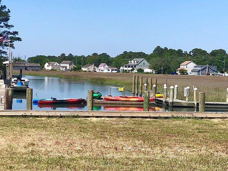 7112 Piney Island Rd Chincoteague Island, VA, 23336 Apartments for