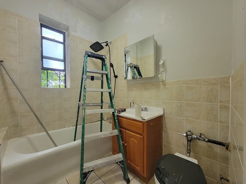 2nd image of 83 E 94th St #4C