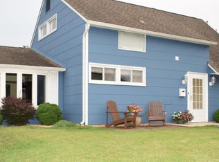 77 Rocky Pool Ln, Levittown, PA 19055