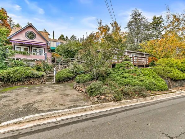 207 Hillcrest St, Ashland, OR 97520