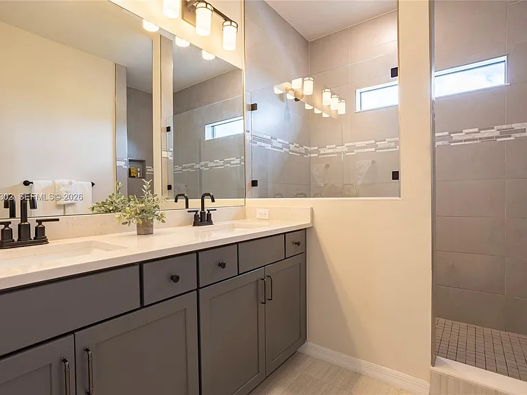 4423 Spruce Ln — Photo 14
